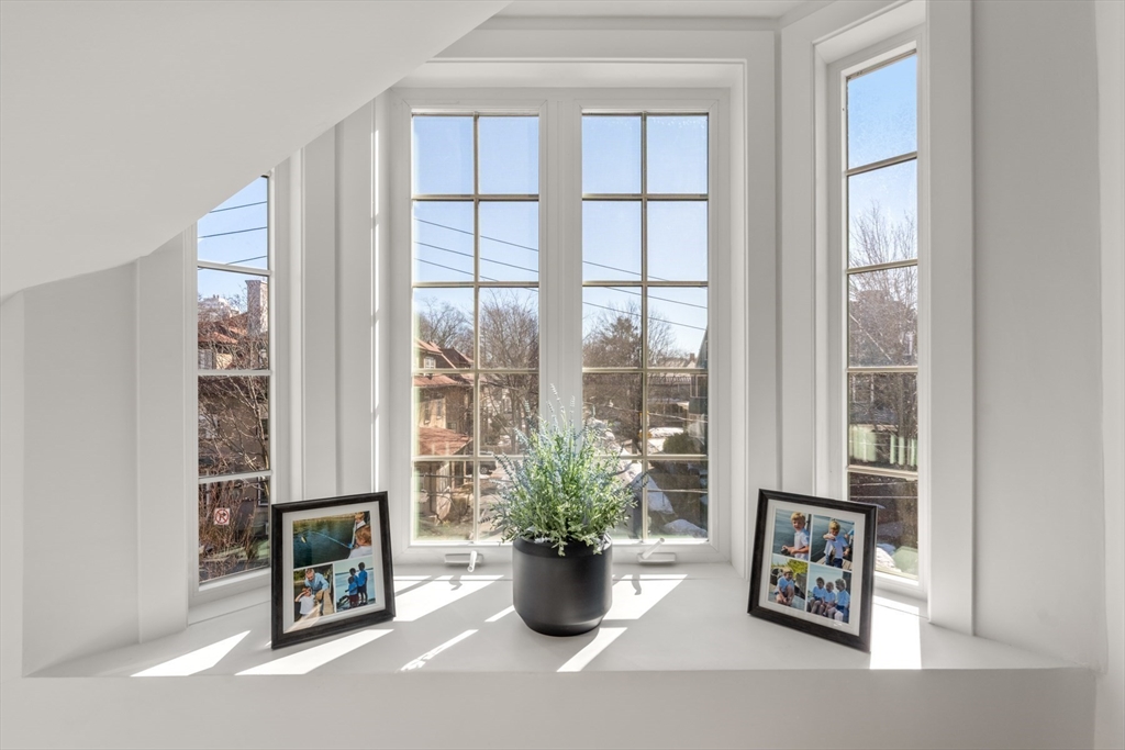 21 Crowninshield Road, Unit 21 Brookline, MA 02446 - Photo 18 of 26