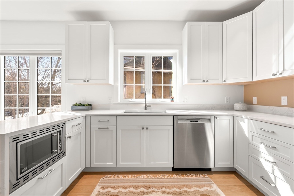 21 Crowninshield Road, Unit 21 Brookline, MA 02446 - Photo 7 of 26