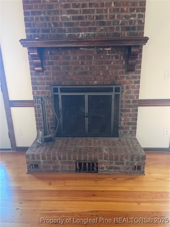609 Georgetown Circle Fayetteville, NC 28314 - Photo 9 of 36 a view of fireplace and wooden floor