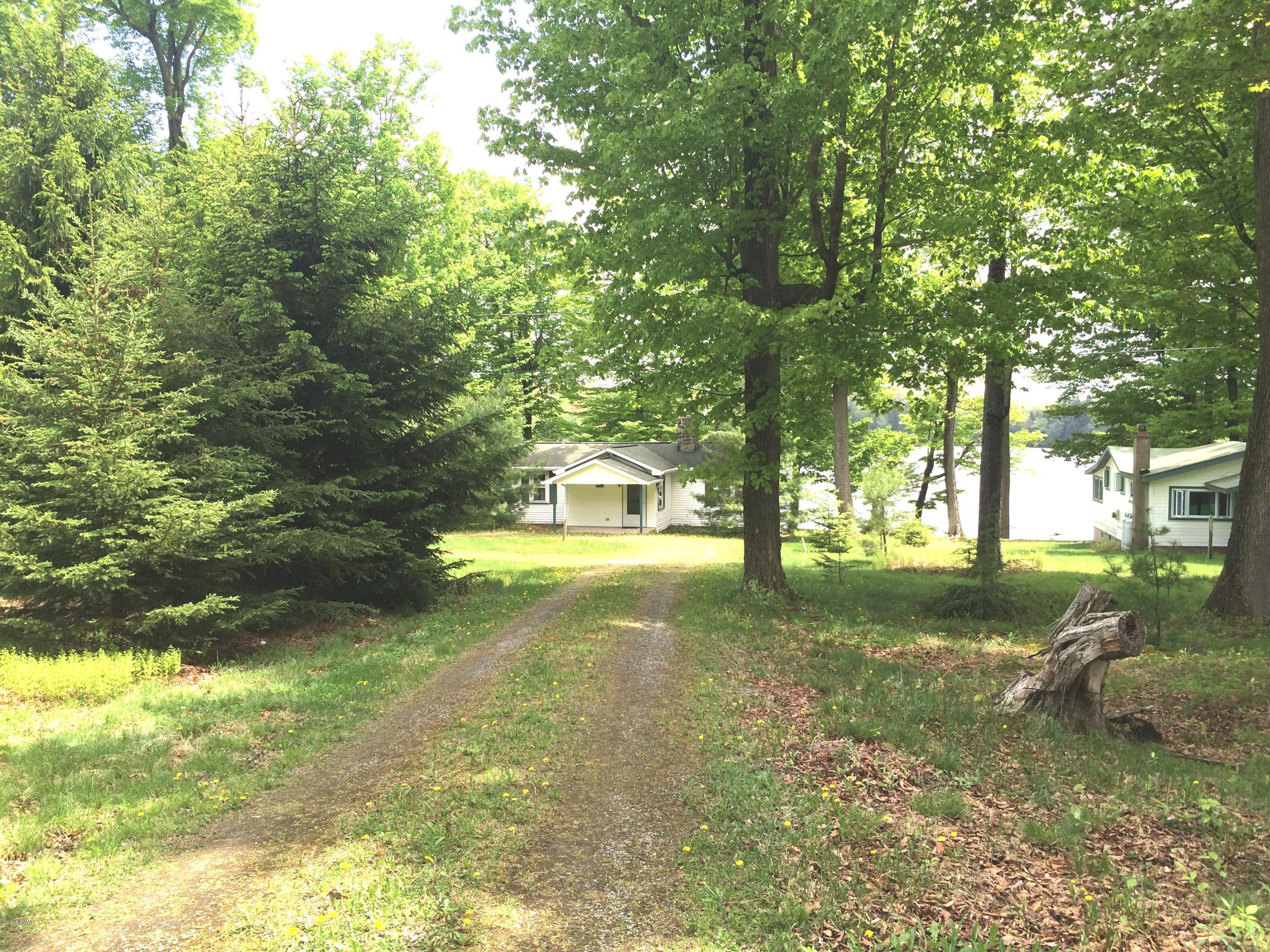 144 Ridgefield Point Road Greentown, PA 18426 - Photo 2 of 11