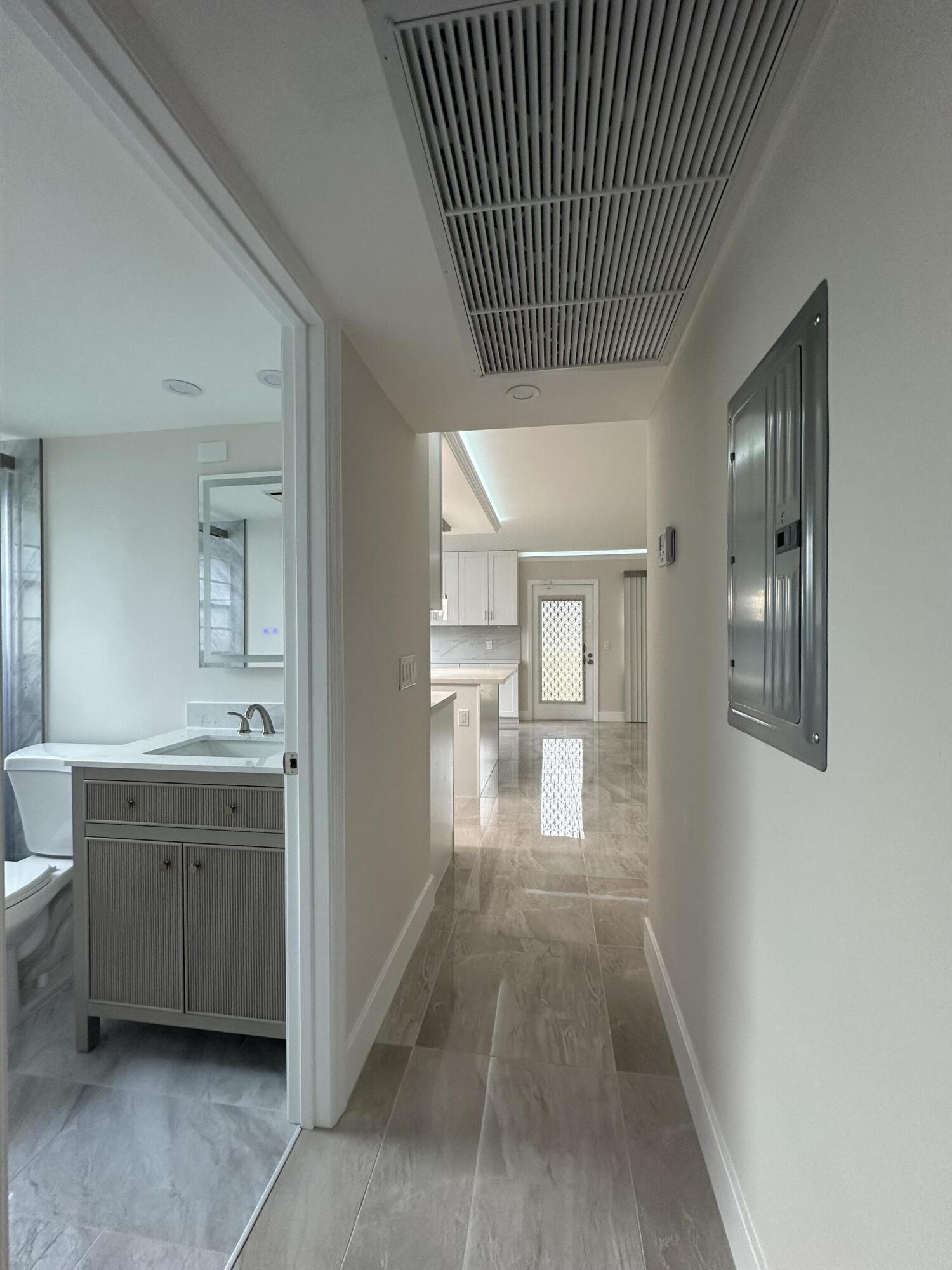 256 Suffolk F Boca Raton, FL 33434 - Photo 13 of 24 IMG_4475