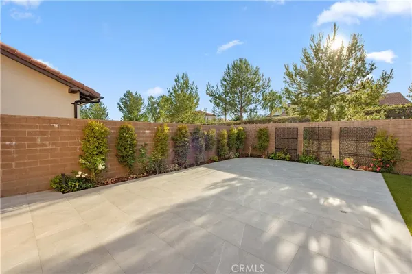 $7,500 | 201 Evaroad, Irvine, CA 92602