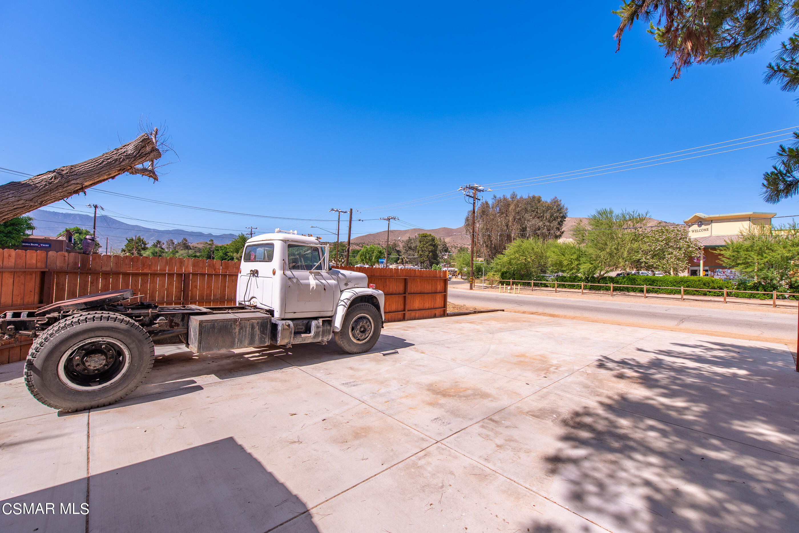 32018 Crown Valley Road Acton, CA 93510 - Photo 29 of 47 Driveway