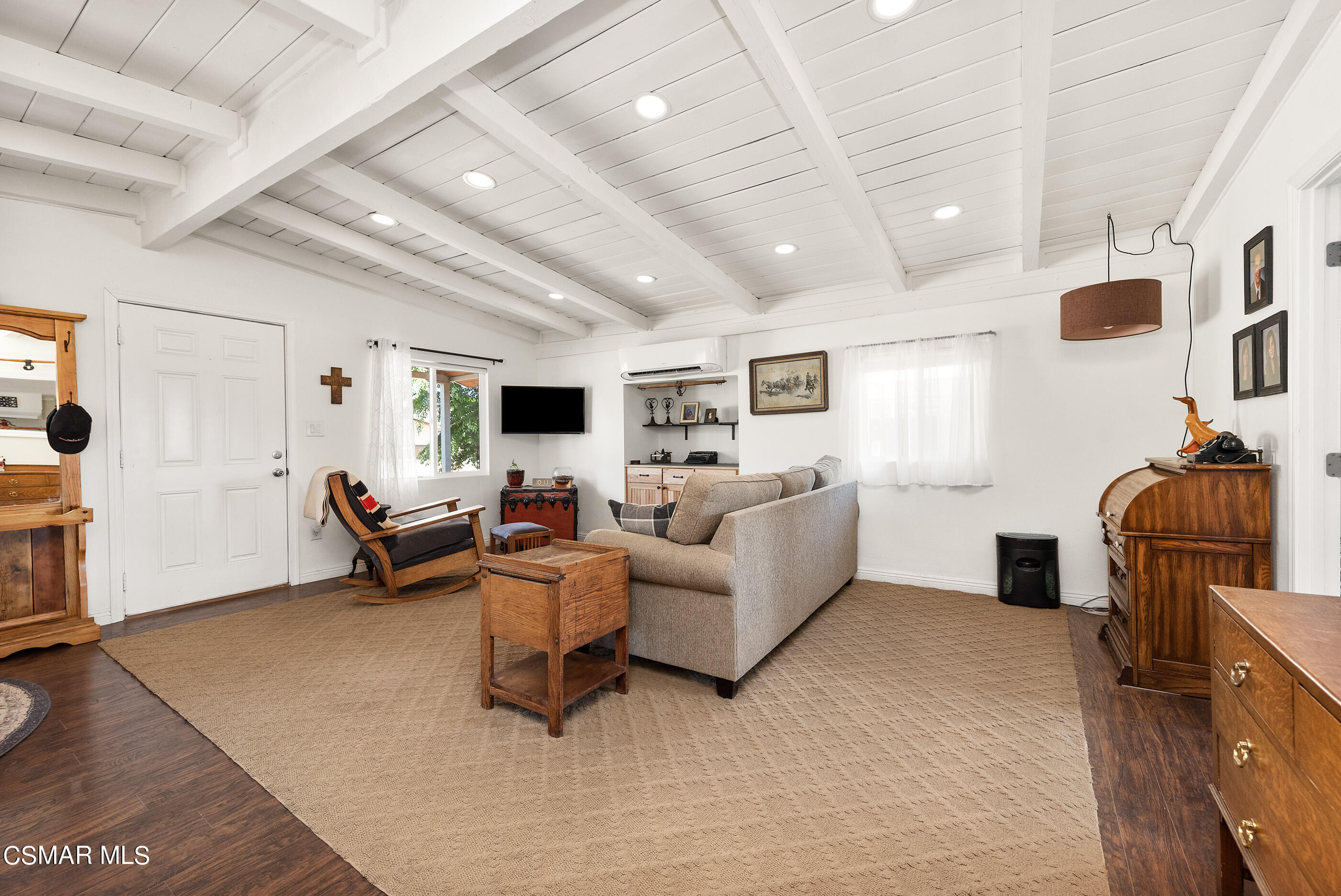 32018 Crown Valley Road Acton, CA 93510 - Photo 7 of 47 Living Room