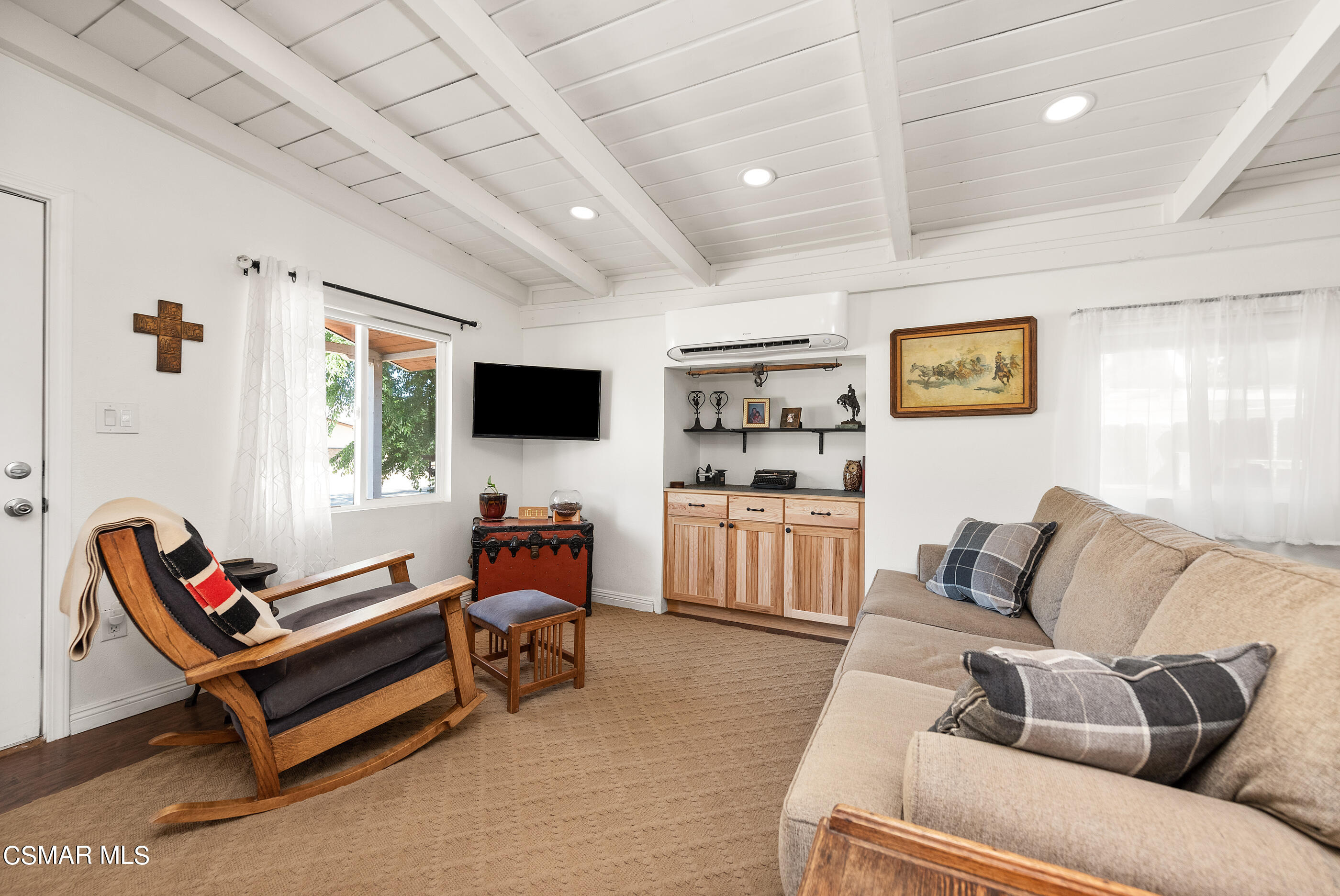 32018 Crown Valley Road Acton, CA 93510 - Photo 8 of 47 Living Room