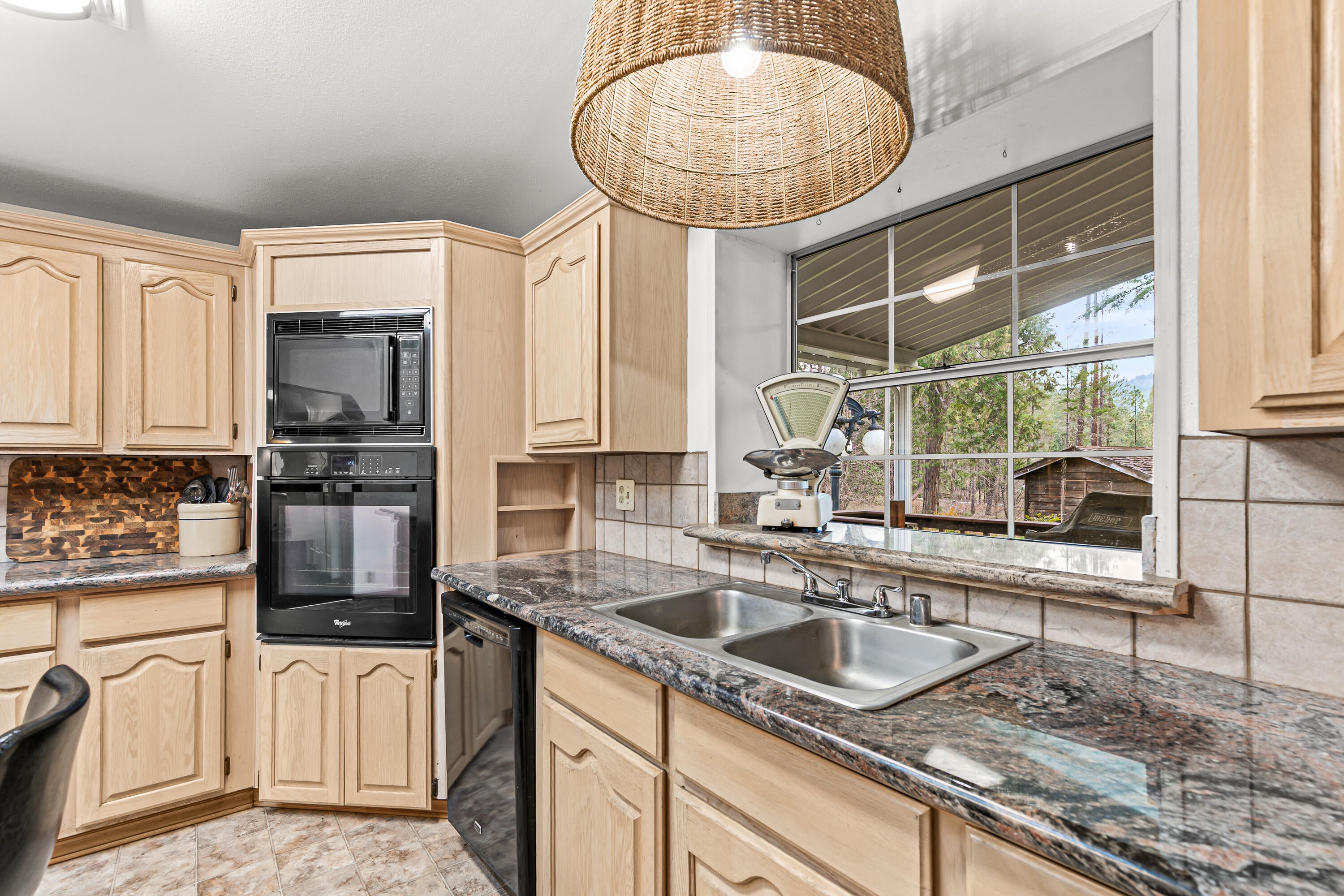 3610 Pleasant Creek Road Rogue River, OR 97537 - Photo 45 of 110 House 2 Kitchen