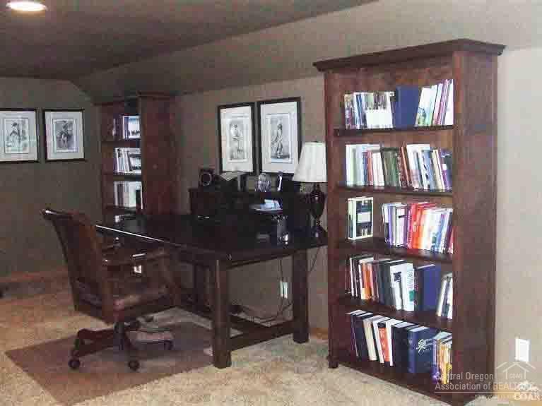 725 East Coyote Springs Road Sisters, OR 97759 - Photo 17 of 23 Gallery Image 17