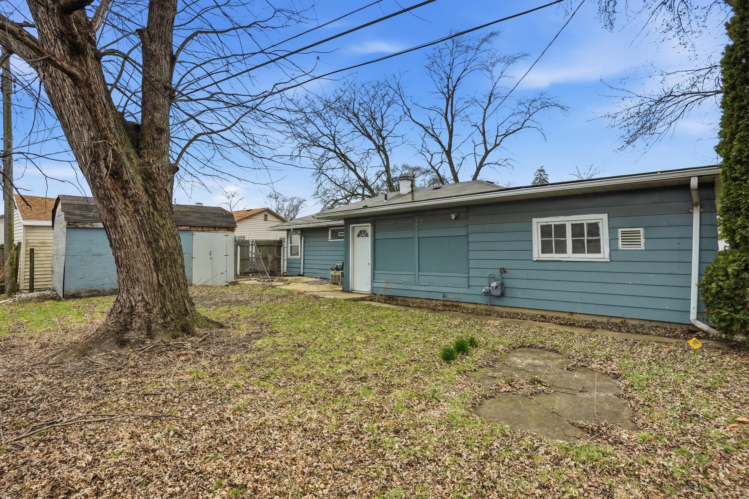 1620 180th Place Hammond, IN 46324 - Photo 18 of 19 a backyard of a house