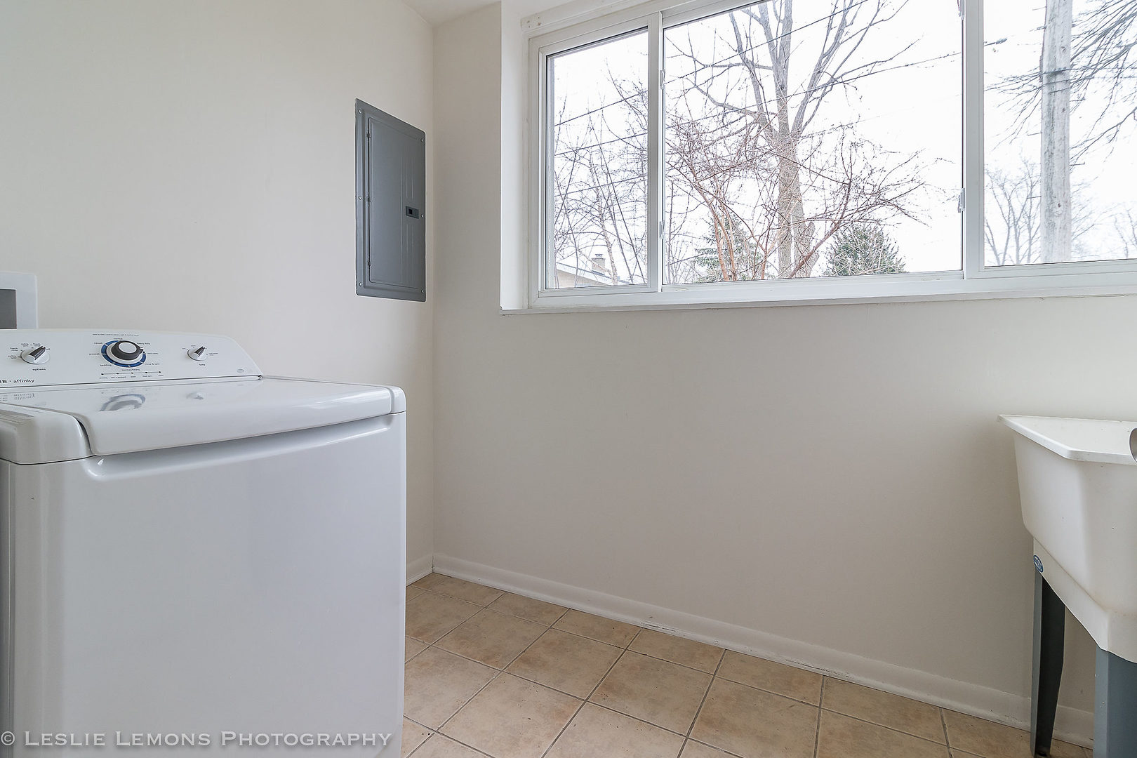 8541 North Shermer Road Niles, IL 60714 - Photo 10 of 26 a utility room with dryer and washer