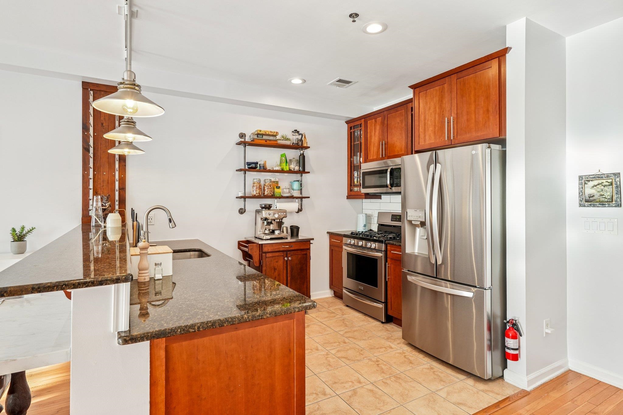 203-207 Hackensack Plank Road, Unit 4B Weehawken, NJ 07086 - Photo 16 of 35