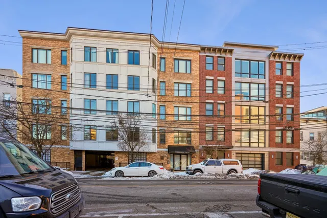 $774,987 | 203-207 Hackensack Plank Road, Unit 4B, Weehawken, NJ 07086