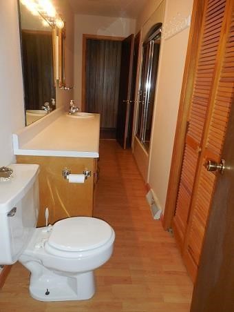 101 Cedar Ridge Drive Westminster, SC 29693 - Photo 8 of 19 Jack and Jill style bathroom in between the 2 bedr