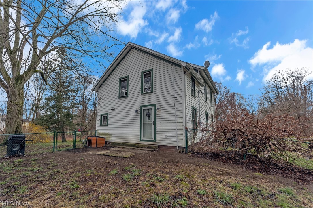2129 Dock Road Madison, OH 44057 - Photo 9 of 41