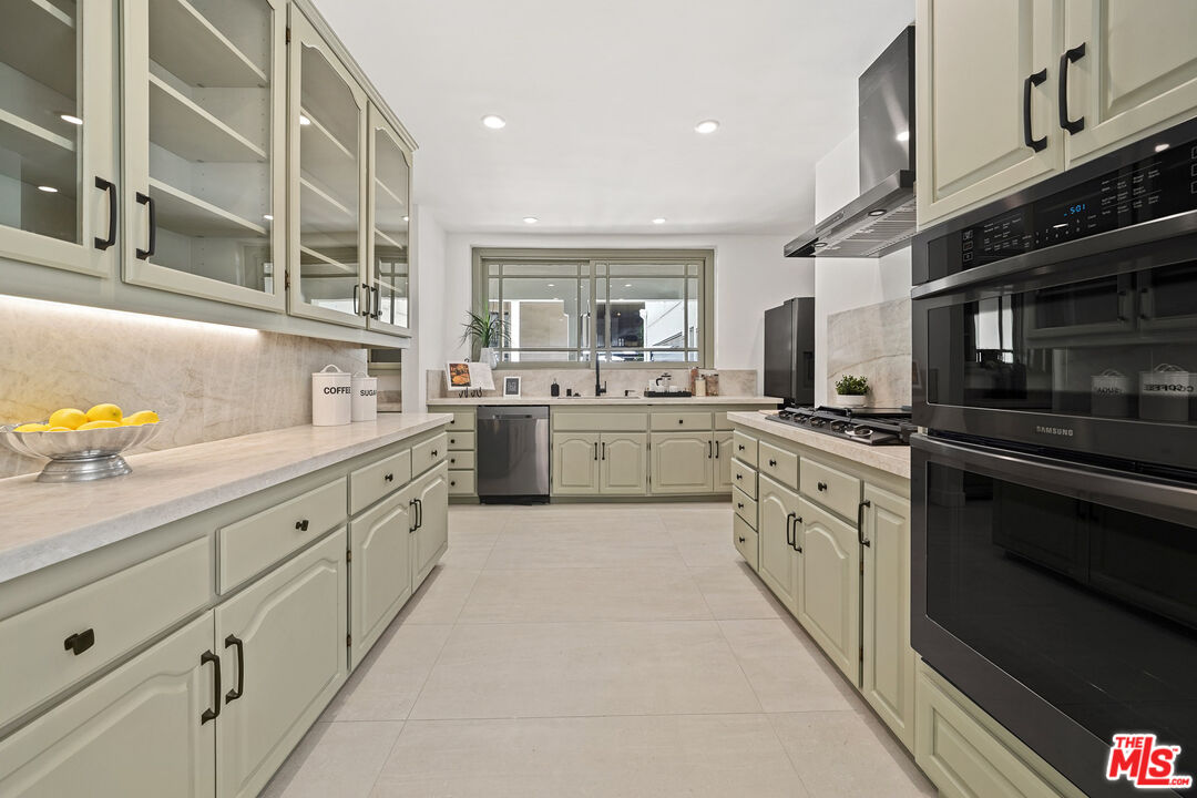 712 North Rodeo Drive Beverly Hills, CA 90210 - Photo 11 of 35