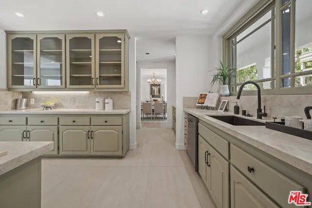 $30,000 | 712 North Rodeo Drive, Beverly Hills, CA 90210