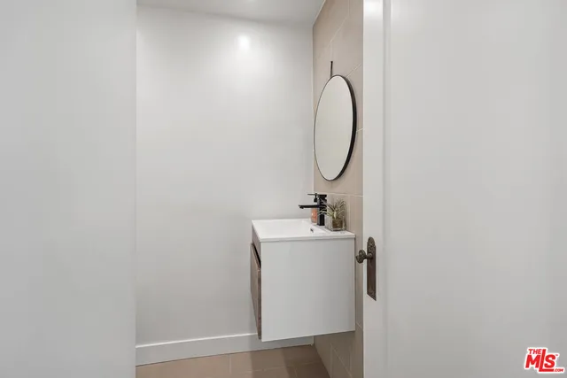 $30,000 | 712 North Rodeo Drive, Beverly Hills, CA 90210