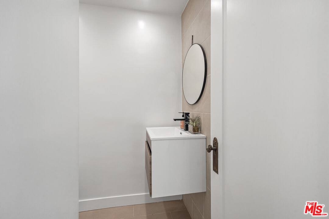 712 North Rodeo Drive Beverly Hills, CA 90210 - Photo 13 of 35