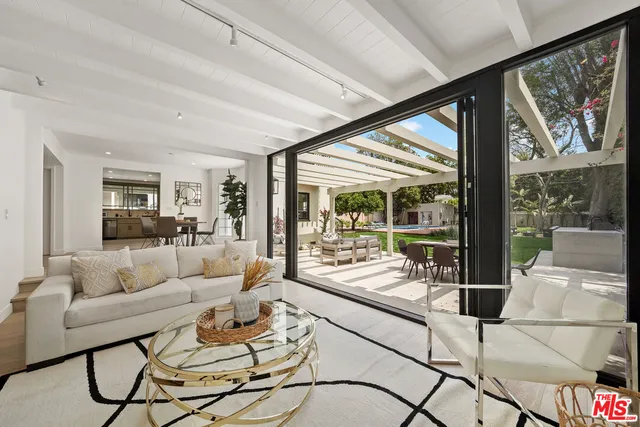 $30,000 | 712 North Rodeo Drive, Beverly Hills, CA 90210