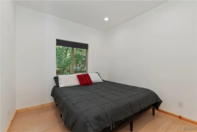 $419,000 | 374 Los Angeles Avenue, Sugarloaf, CA 92386