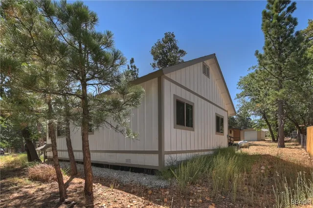 $419,000 | 374 Los Angeles Avenue, Sugarloaf, CA 92386