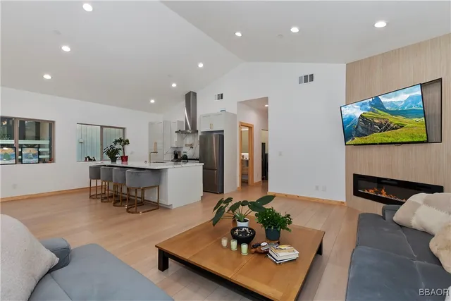 $419,000 | 374 Los Angeles Avenue, Sugarloaf, CA 92386