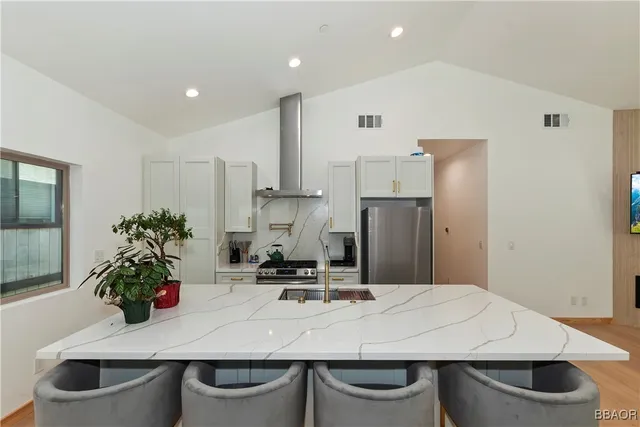 $419,000 | 374 Los Angeles Avenue, Sugarloaf, CA 92386