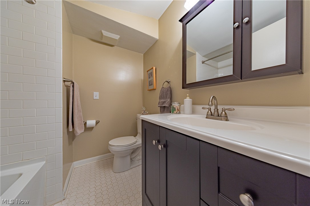 4960 Glenlyn Road Cleveland, OH 44124 - Photo 17 of 26