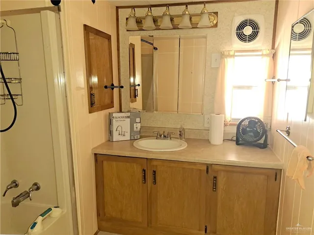 $850 | 402 Cory Drive, Unit B10, Mission, TX 78572