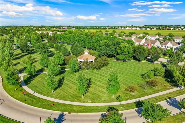 $415,000 | 279 Garden Drive, Elgin, IL 60124