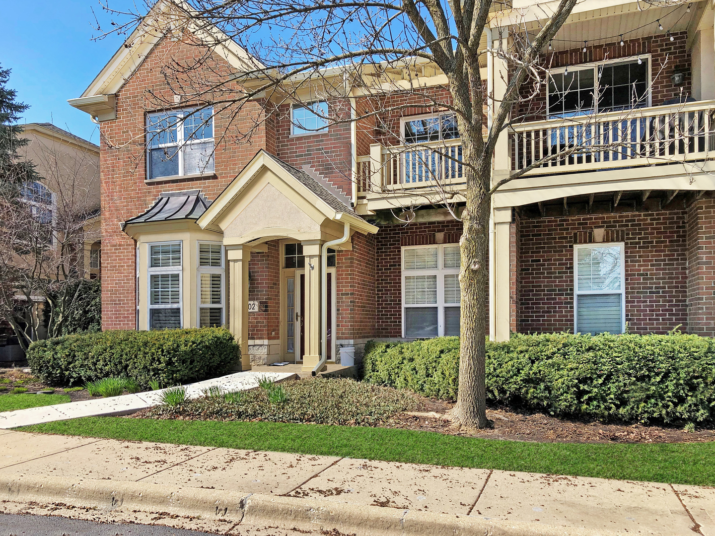 502 South Commons Court, Unit 502 Deerfield, IL 60015 - Photo 25 of 33 a front view of a house with a garden