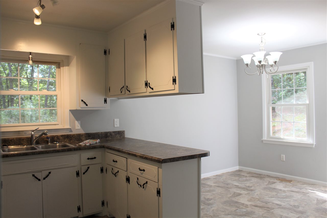 297 White Plains Road Gaffney, SC 29340 - Photo 10 of 30
