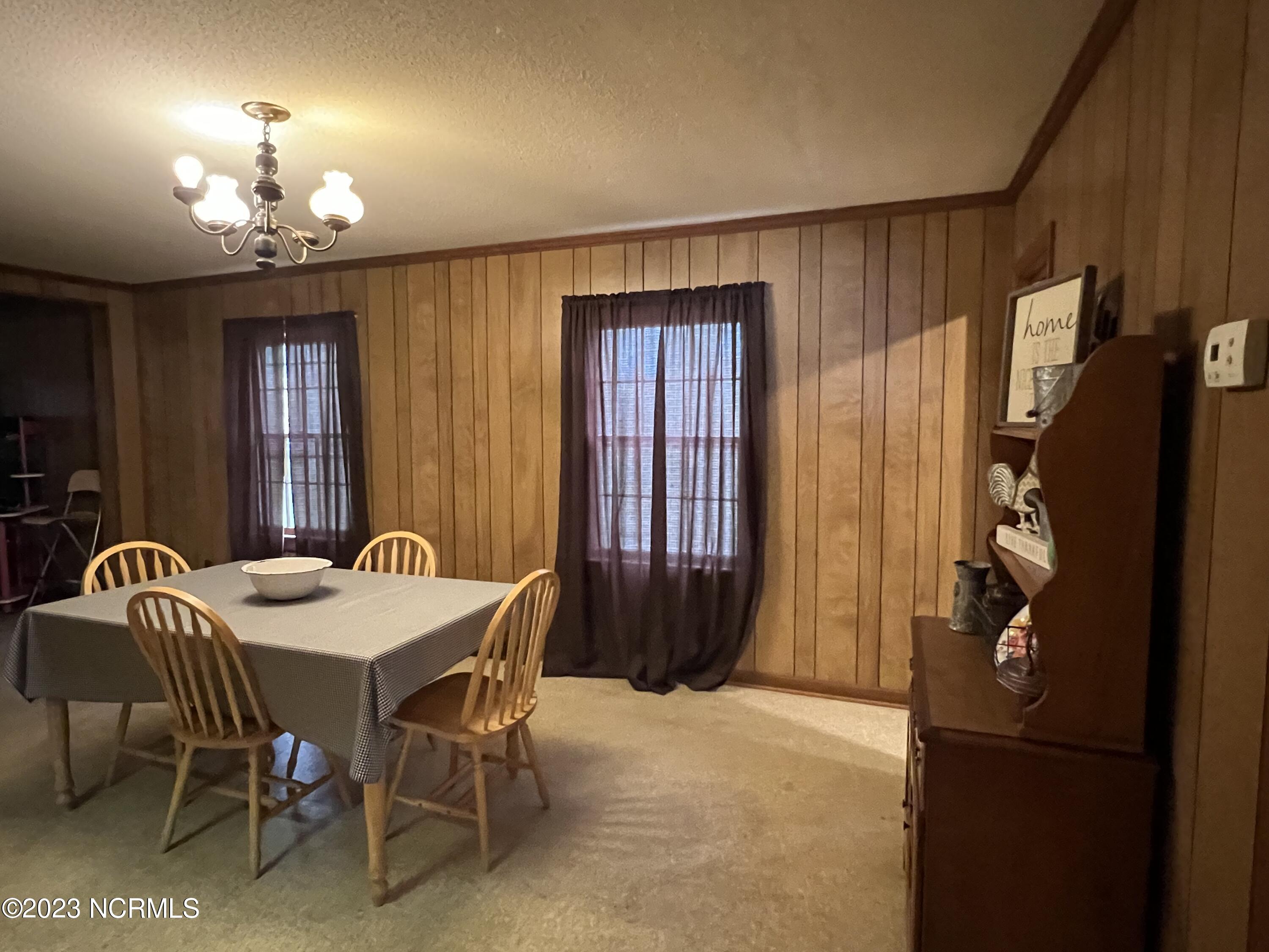 4586 River Road Washington, NC 27889 - Photo 18 of 41 Dining Area