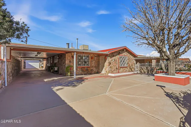 $235,000 | 118 Del Prado Drive, Sunland Park, NM 88063