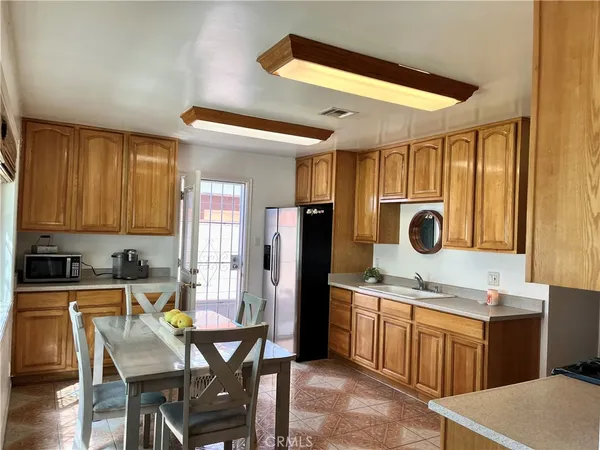 $798,000 | 13708 Carfax Avenue, Bellflower, CA 90706