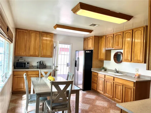 $798,000 | 13708 Carfax Avenue, Bellflower, CA 90706