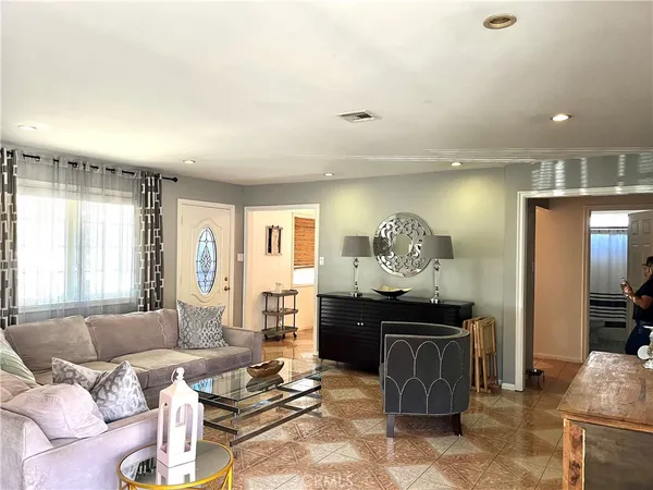 $798,000 | 13708 Carfax Avenue, Bellflower, CA 90706