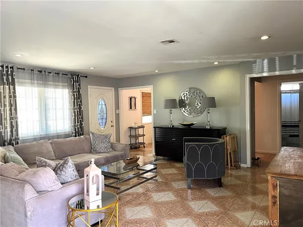 $798,000 | 13708 Carfax Avenue, Bellflower, CA 90706