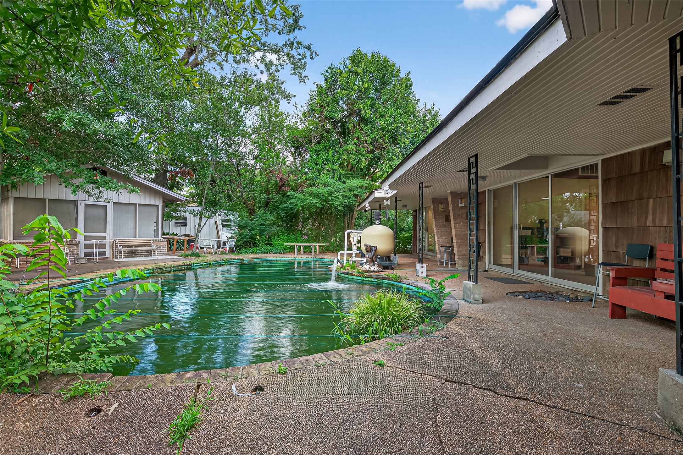 4628 Roseneath Drive, Unit A Houston, TX 77021 - Photo 18 of 21 Plenty of area for seating and relaxing by the pond