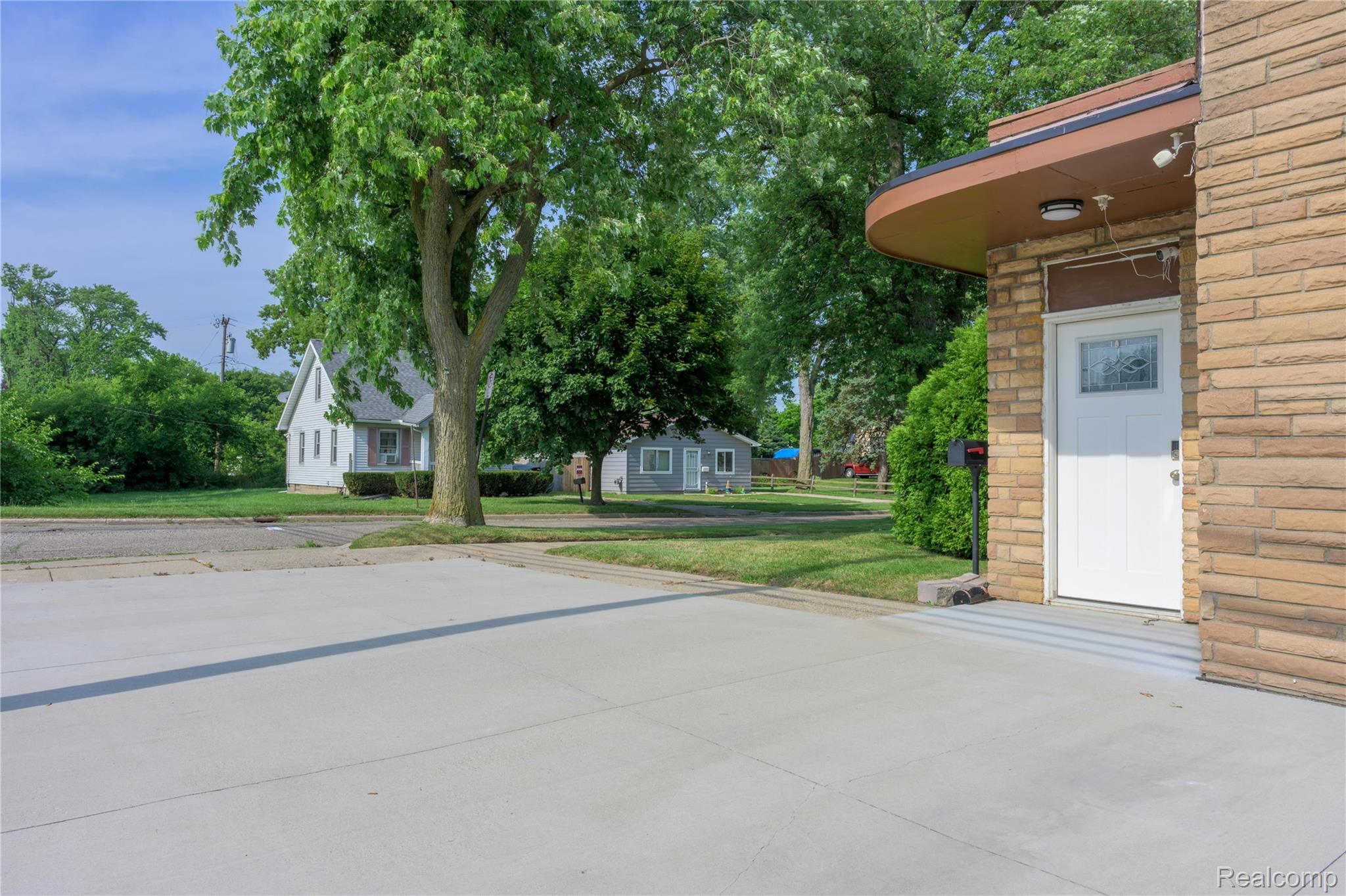 18 East Rutgers Avenue Pontiac, MI 48340 - Photo 12 of 19 View of patio