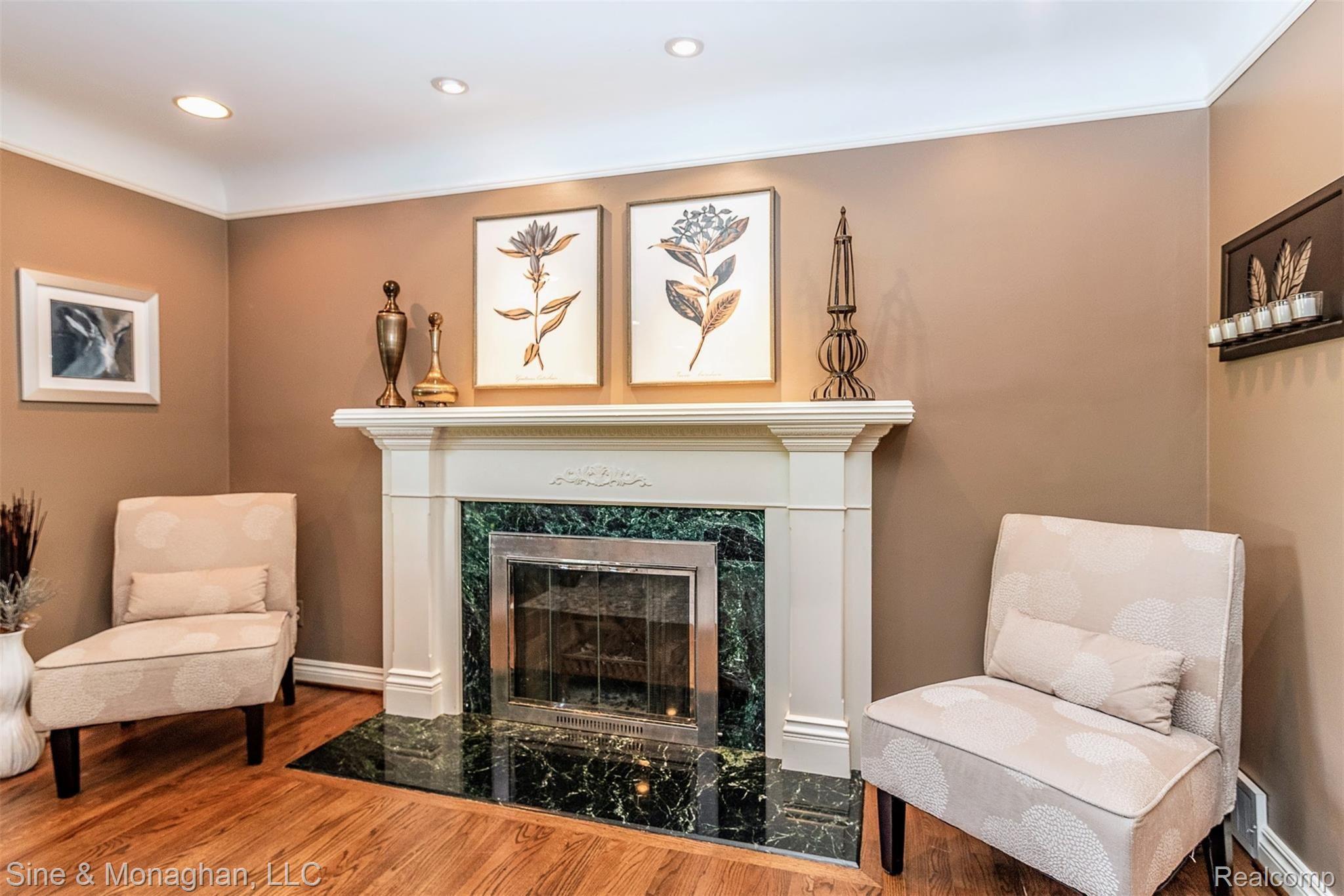 1071 North Oxford Road Grosse Pointe, MI 48236 - Photo 5 of 38 DSC_7885.jpg