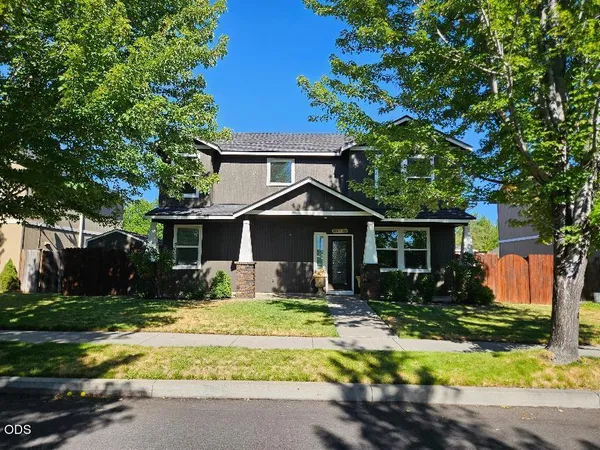 $525,000 | 1320 Northeast 3rd Street, Redmond, OR 97756