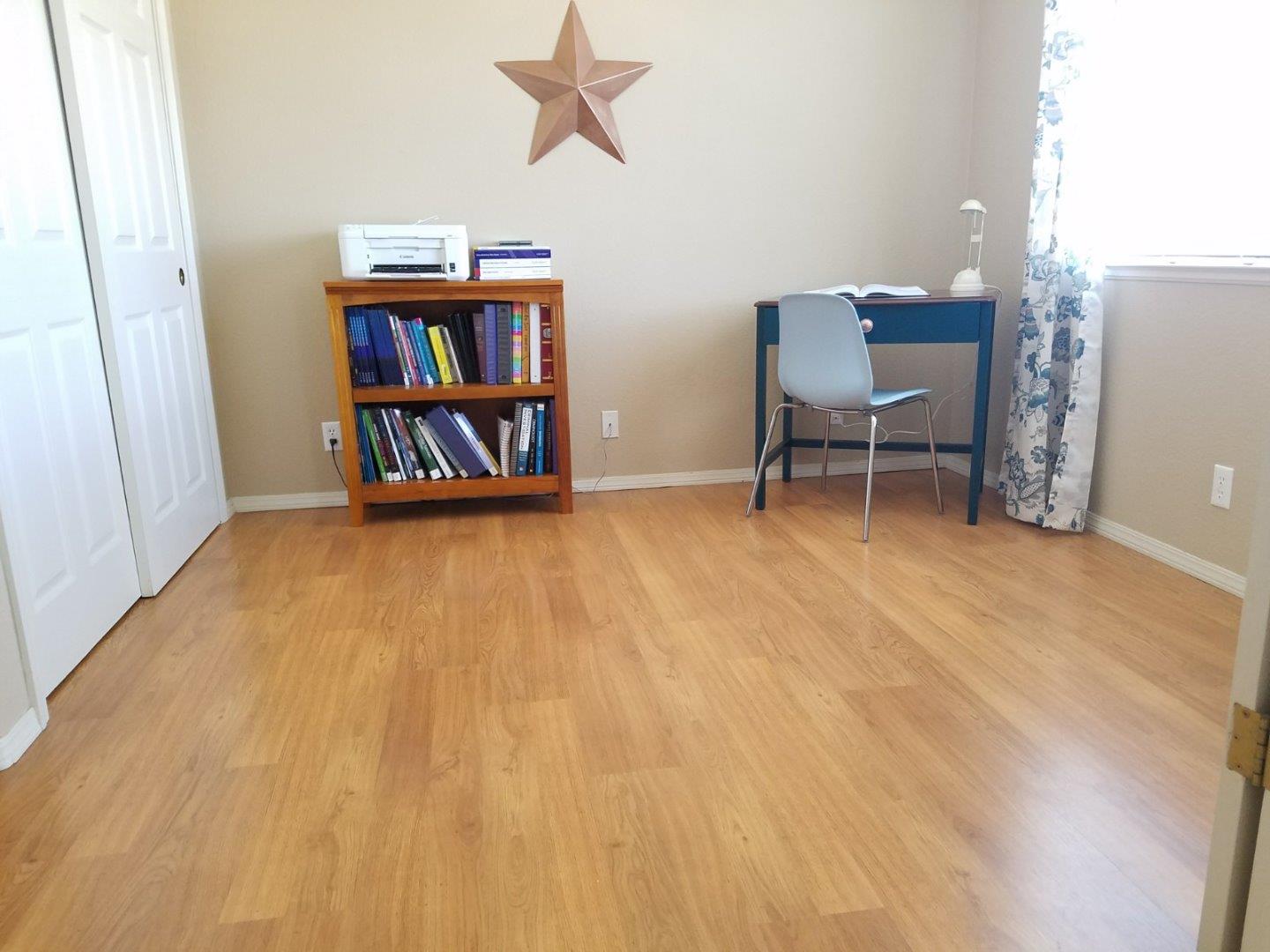 148 Greenbriar Way Salinas, CA 93907 - Photo 20 of 29 a room with furniture and a book shelf