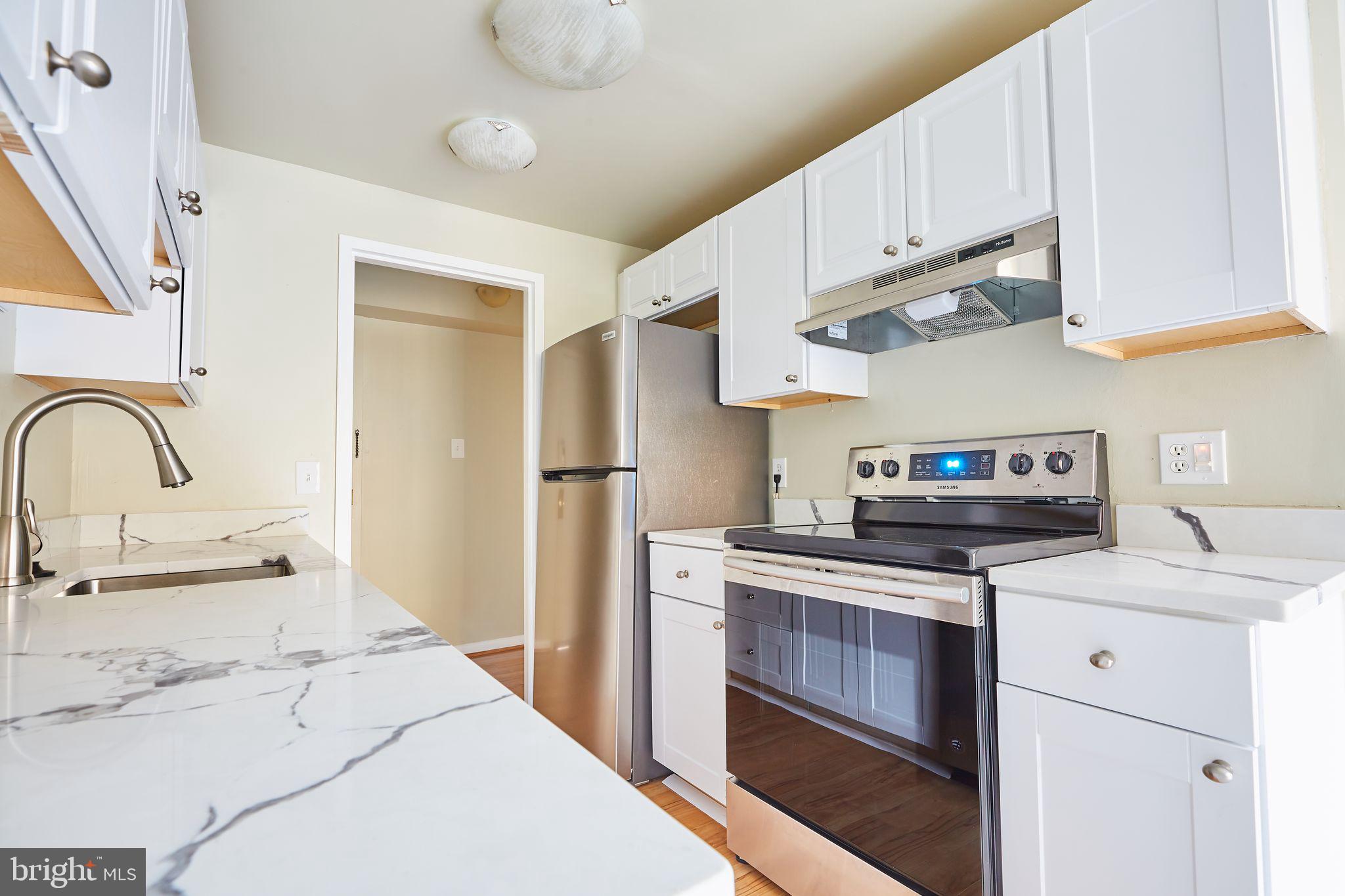 11649 Stoneview Square, Unit 1B Reston, VA 20191 - Photo 4 of 17 Gallery Image 4