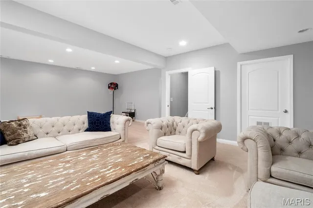 $8,000 | 426 Bogey Lane, Kirkwood, MO 63122