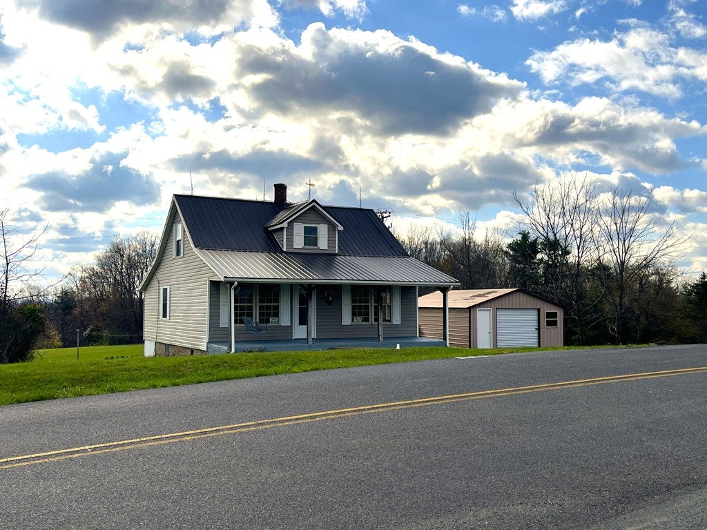 586 Deer Ridge Road Hillsville, VA 24343 - Photo 2 of 34 Gallery Image 2