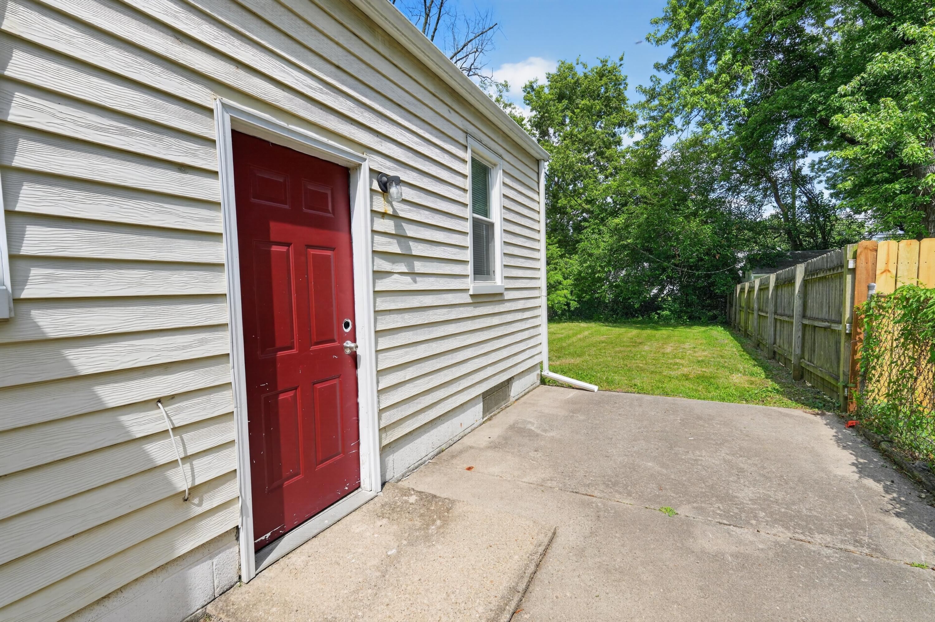 852 South Hampton Road Columbus, OH 43227 - Photo 28 of 31 04_852_S_Hampton_Rd-Exterior-n-14