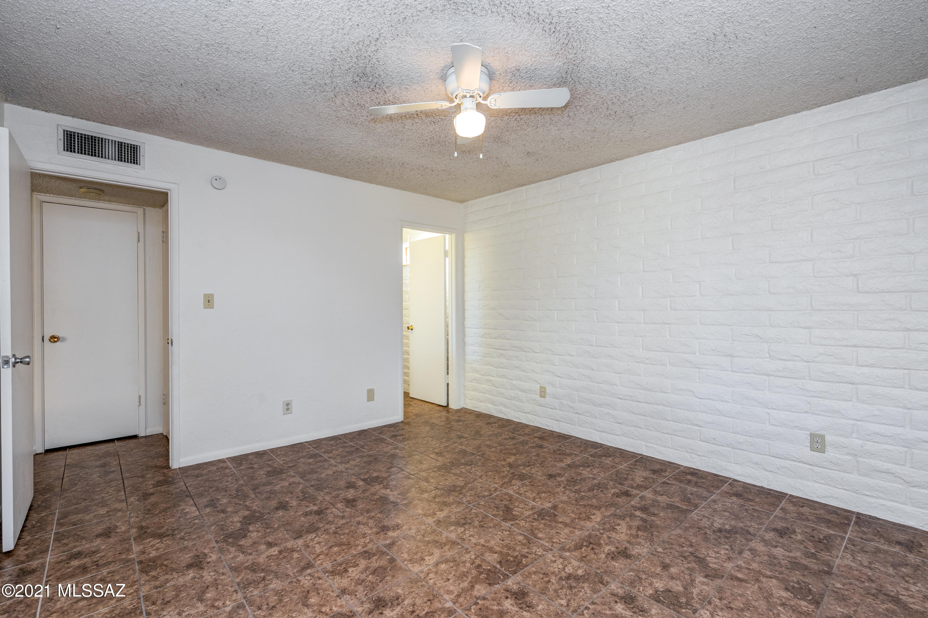 810 South Kolb Road Tucson, AZ 85710 - Photo 16 of 28