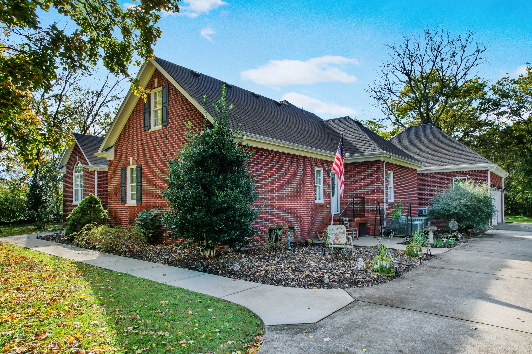 2332 Armstrong Valley Road Murfreesboro, TN 37128 - Photo 2 of 46 a front view of a house with garden