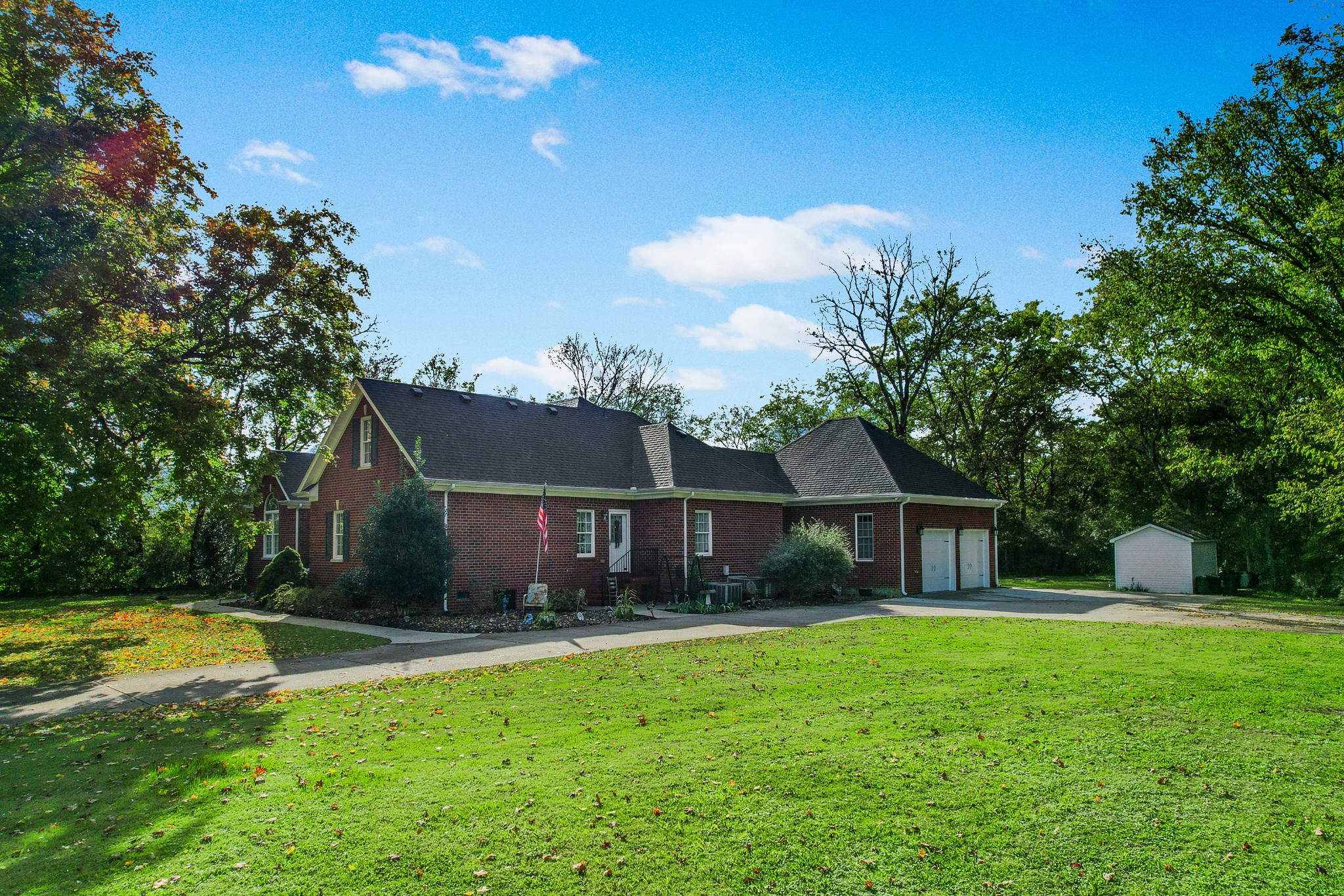 2332 Armstrong Valley Road Murfreesboro, TN 37128 - Photo 3 of 46 a front view of house with yard and green space