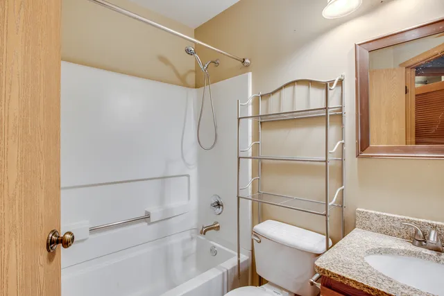 $2,050 | 2492 Dickens Drive, Unit 2492, Aurora, IL 60503